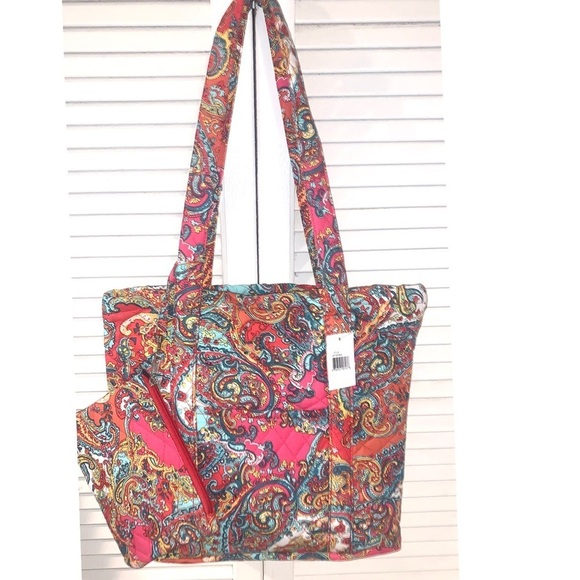 Beautybyboscovs Handbags - Quilted Tote Bag NWT with insert bag inside Pink